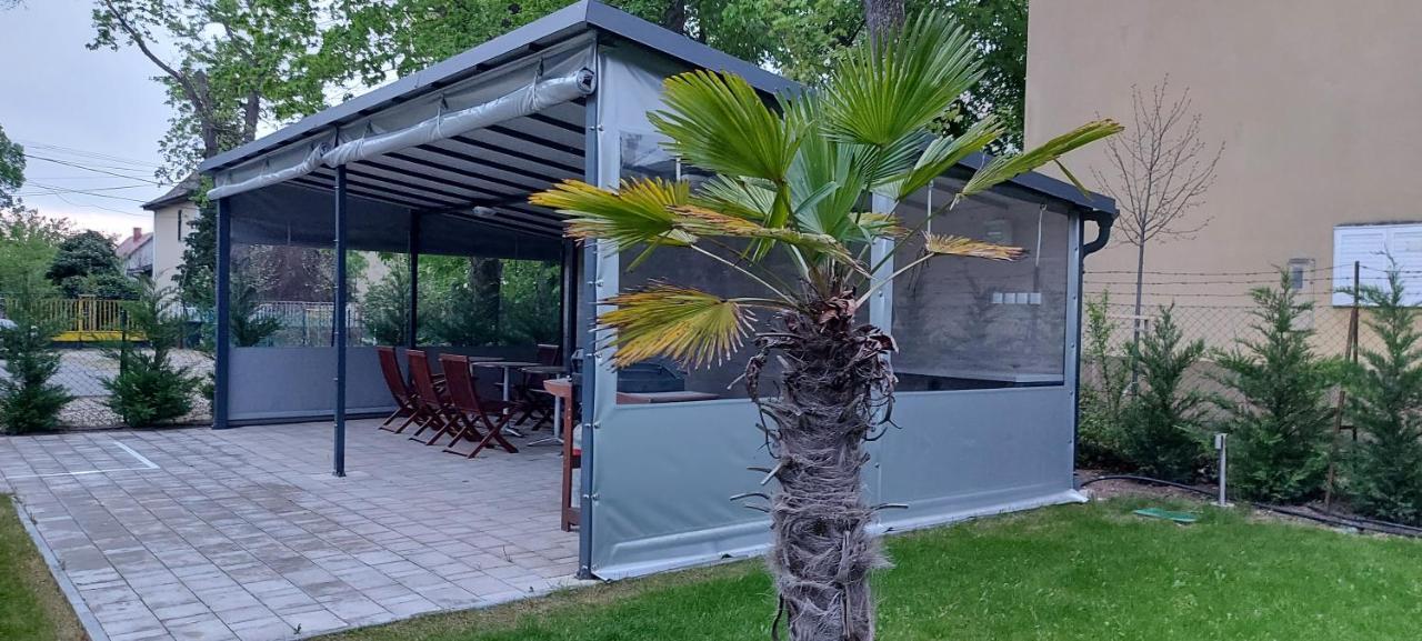Anna Villa Fuered Boutique Rooms Balatonfured Bagian luar foto