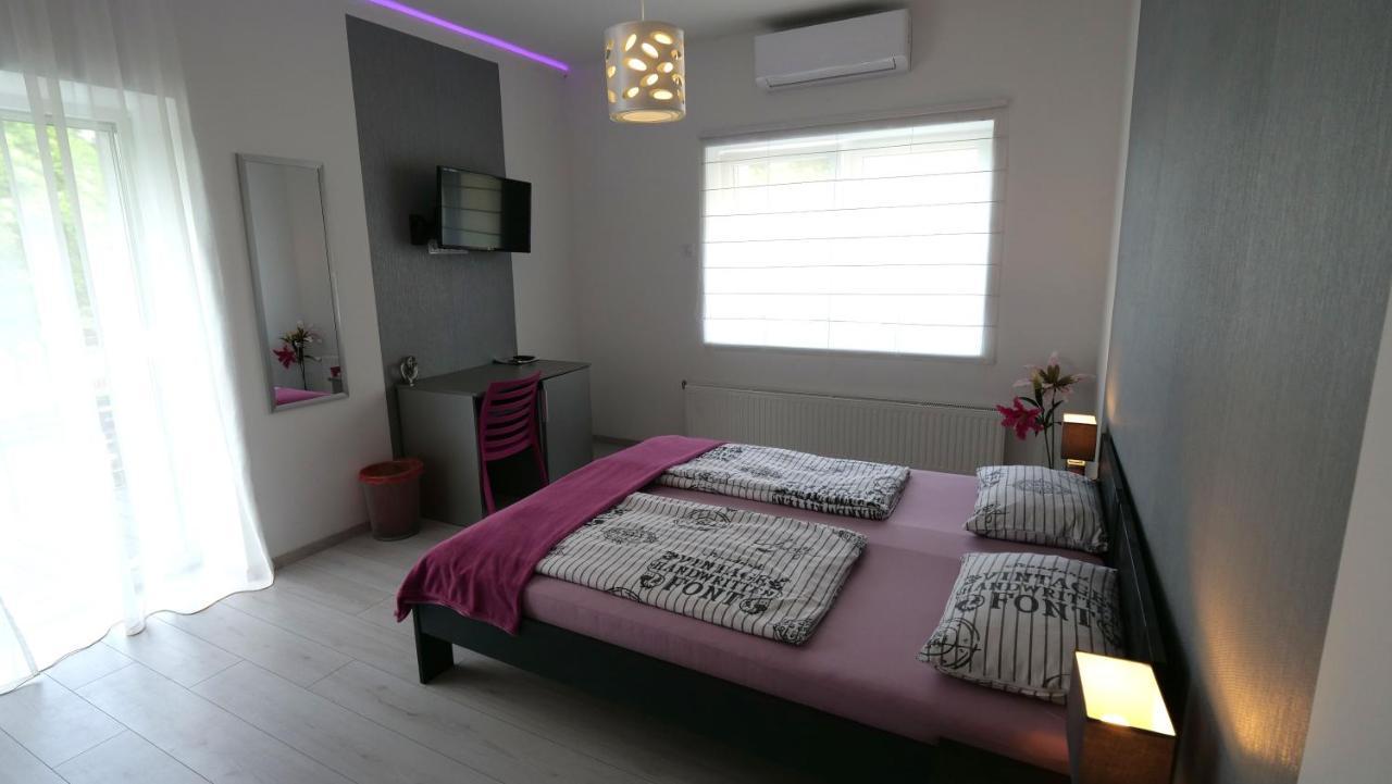 Anna Villa Fuered Boutique Rooms Balatonfured Bagian luar foto