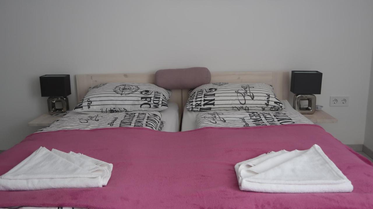 Anna Villa Fuered Boutique Rooms Balatonfured Bagian luar foto