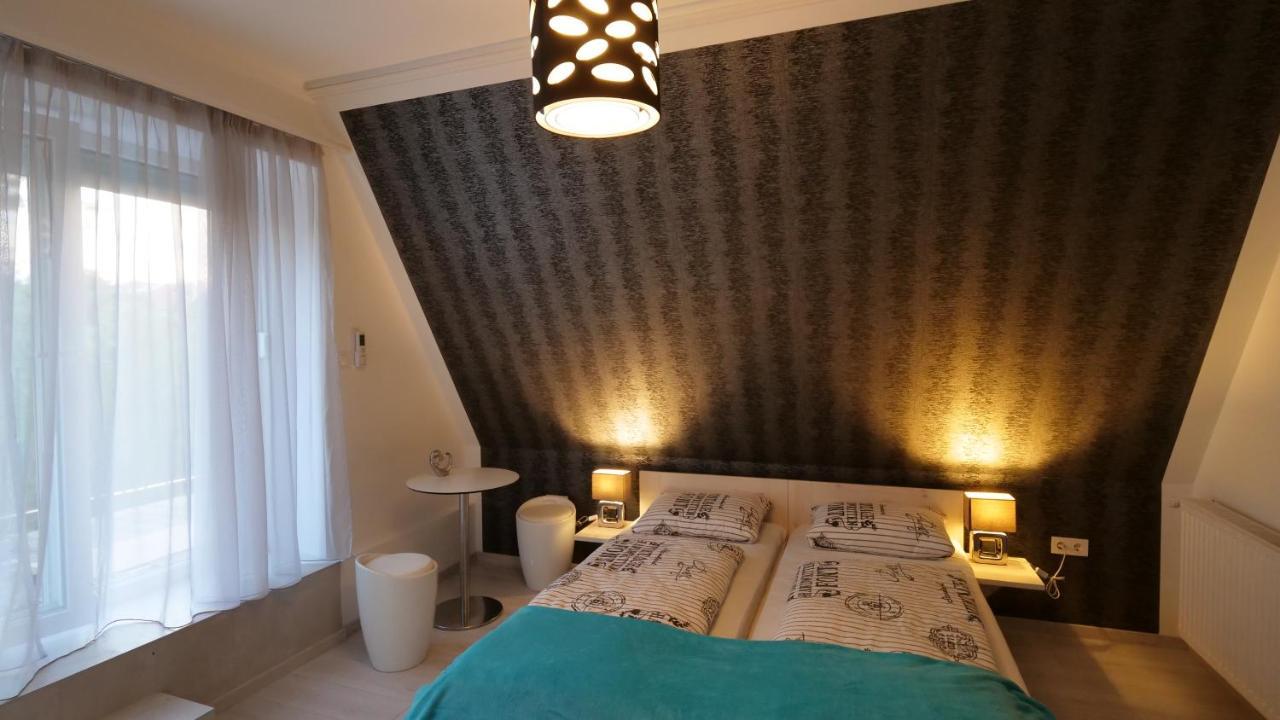 Anna Villa Fuered Boutique Rooms Balatonfured Bagian luar foto