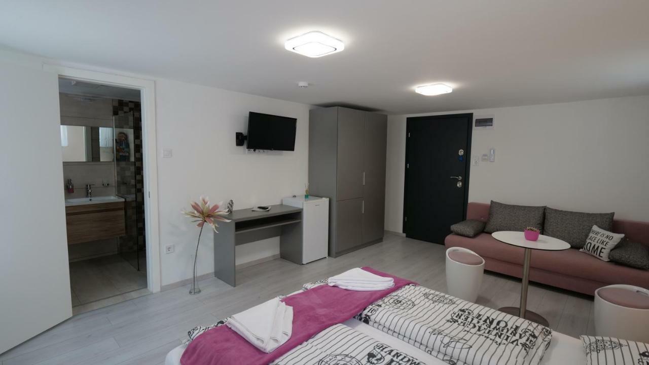 Anna Villa Fuered Boutique Rooms Balatonfured Bagian luar foto